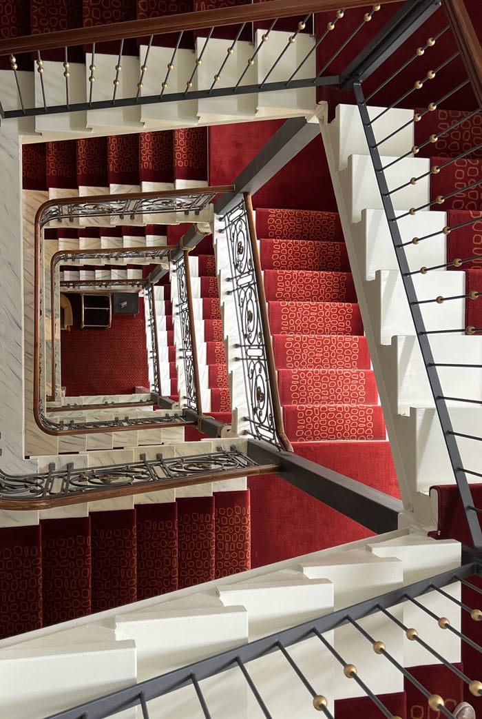 Spa Review: Alpines Wellness-Weekend im Schweizerhof Flims 44 Schweizerhof Flims Hotel TreppeDetail Oben