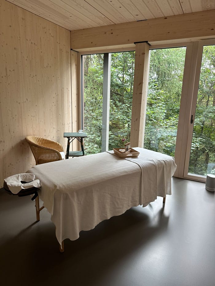 Spa Review: Alpines Wellness-Weekend im Schweizerhof Flims 30 Schweizerhof Flims Spa Treatment Liege