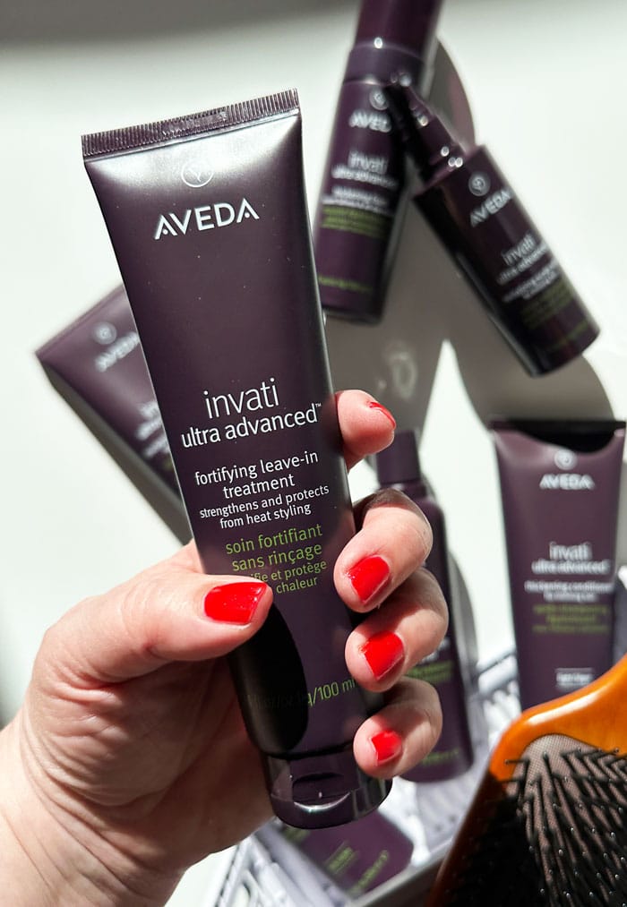 Aveda Invati Ultra Advanced: Weniger Haarausfall, mehr Glanz 5 Aveda InvatiUltra Advanced LeaveInTreatment Hand