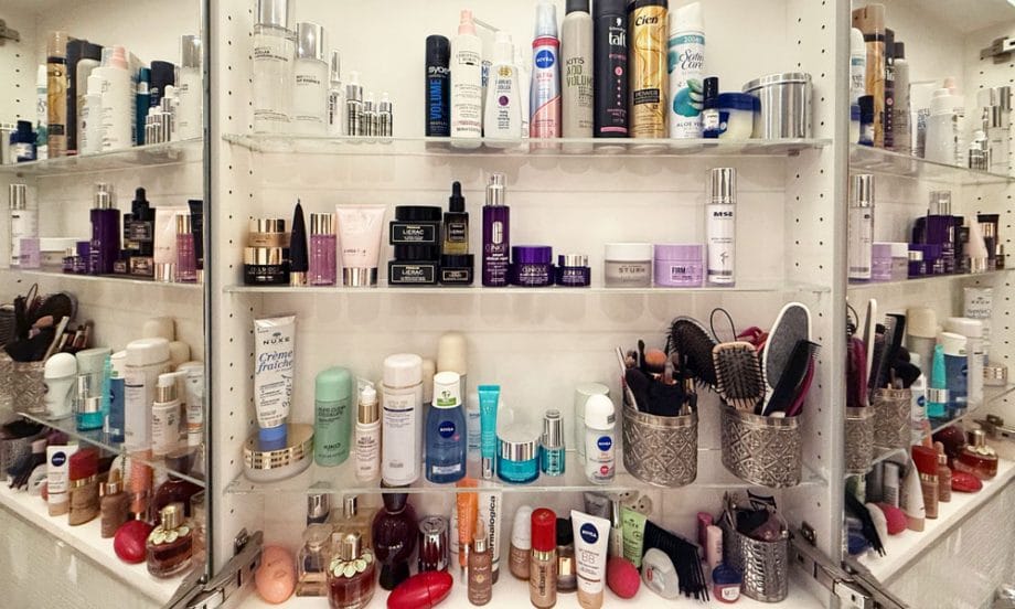 Show Me Your Badezimmerschränkli mit Manuela Leonhard aka Zurich is Beautiful (Hey Pretty Beauty Magazin)