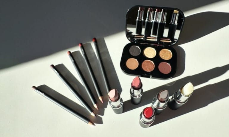 MAC Nudes Collection (Januar 2024): Review und Swatchbilder auf Hey Pretty Schweiz