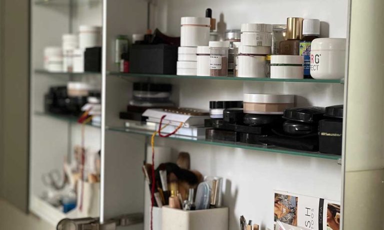 Show Me Your Badezimmerschränkli: Karin Lanz