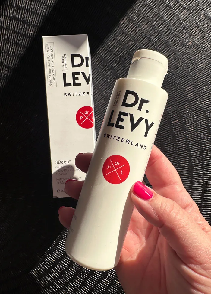 Luxuspflege mit klinischer Wirkung: Dr. Levy Switzerland 5 DrLevy Cleanser Hand