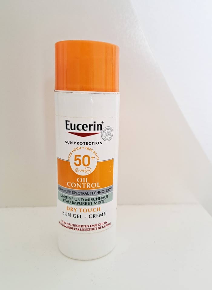 Show Me Your Badezimmerschränkli: Manuela Bossart 6 Manuela Eucerin Stehend