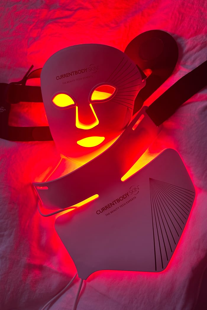 Meine CurrentBody Skin LED Maske-Liebesgeschichte – mit Update für Hals & Dekolleté! 2 Currentbody FaceNeck Duo eingeschaltet