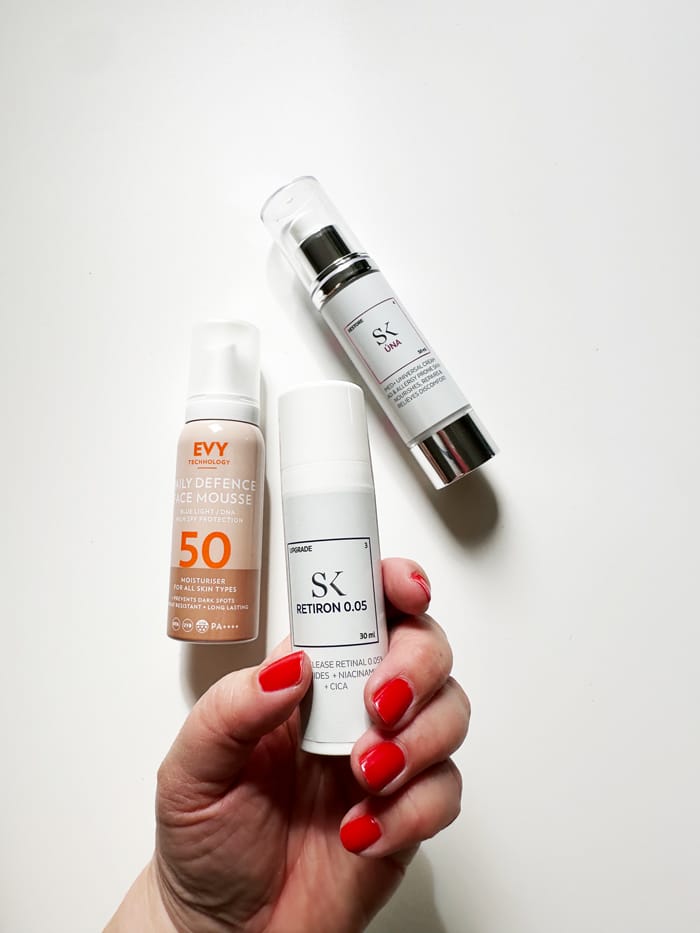 Beauty Quickie with Disruptif: 3 Lieblinge für einen strahlenden Herbst 4 Disruptif Autumn Group Mood Hand