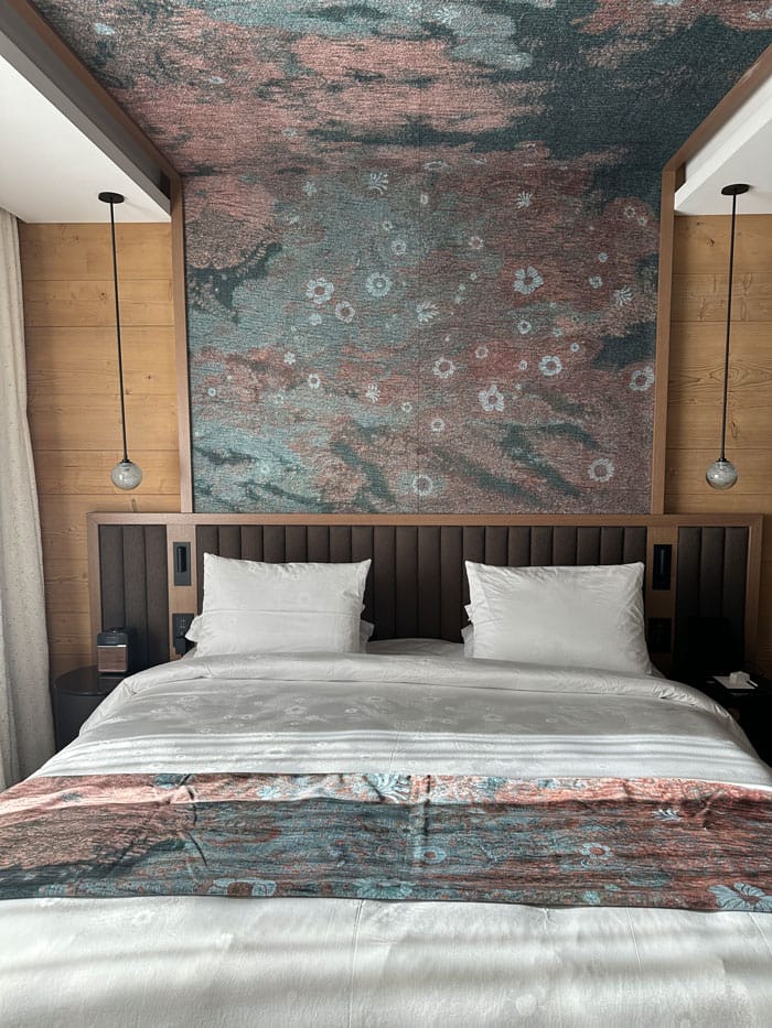 AppenzellerHuus Hotel Zimmer Bett Tageslicht