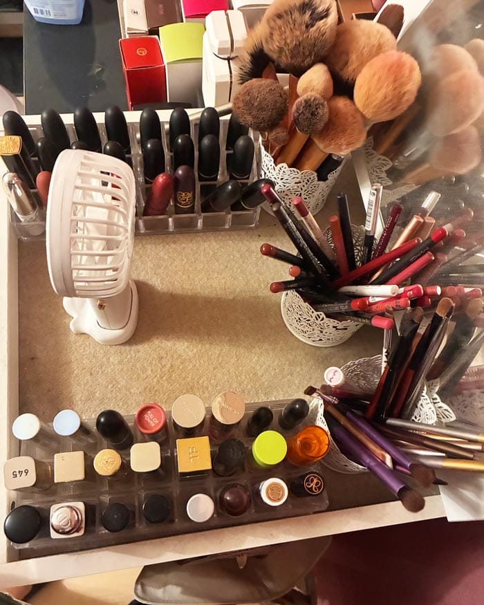 Show Me Your Badezimmeschränkli: Gabriela Holenstein 3 Gabriela Holenstein Makeup Mood