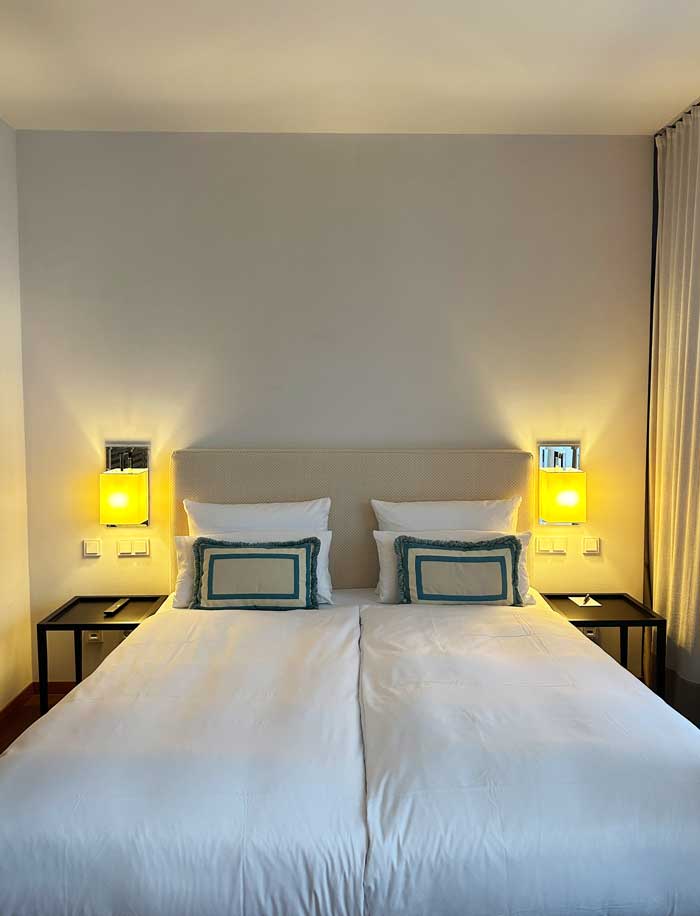 Riva Hotel Zimmer Bett