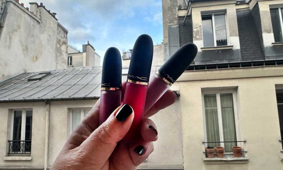 MAC Powder Kiss Lip + Cheek Mousse: Review und Paris-Swatches auf Hey Pretty