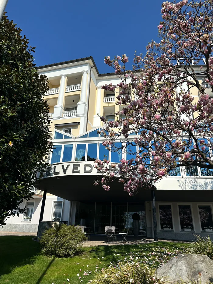 Spa Review mit ordentlich Frühlingssonne: Hotel Belvedere Locarno 2 Belvedere Hotel Aussen Eingang