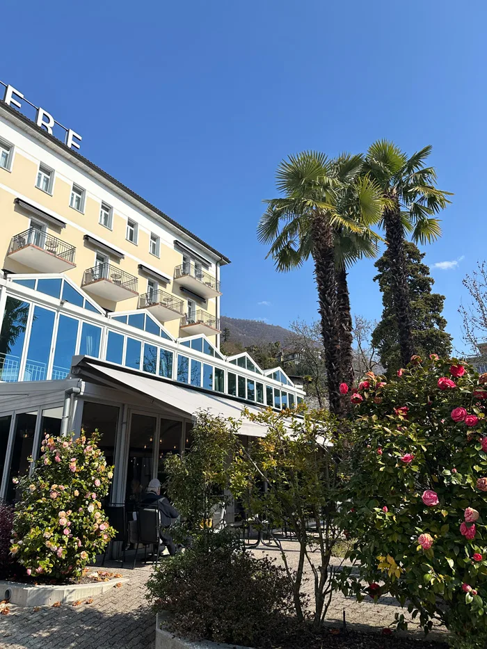 Spa Review mit ordentlich Frühlingssonne: Hotel Belvedere Locarno 13 Belvedere Hotel Aussen Garten 2