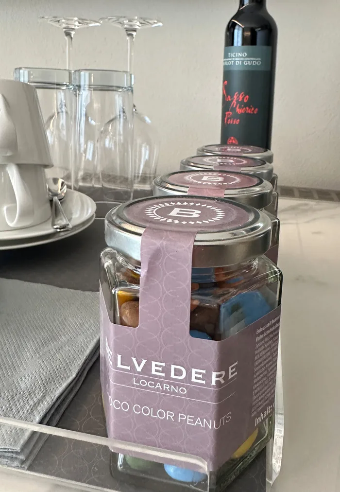 Spa Review mit ordentlich Frühlingssonne: Hotel Belvedere Locarno 16 Belvedere Hotel Zimmer Snacks