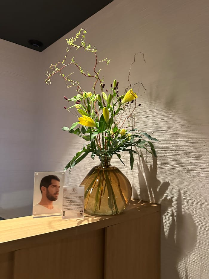 Spa Review mit ordentlich Frühlingssonne: Hotel Belvedere Locarno 26 Belvedere Spa Eingang Blumen