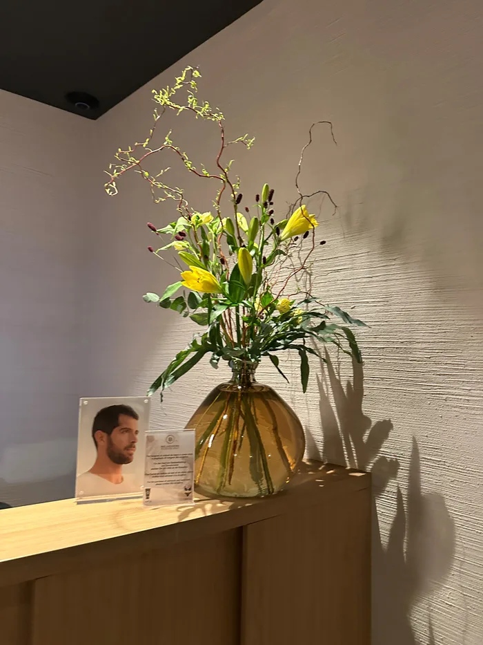 Spa Review mit ordentlich Frühlingssonne: Hotel Belvedere Locarno 26 Belvedere Spa Eingang Blumen