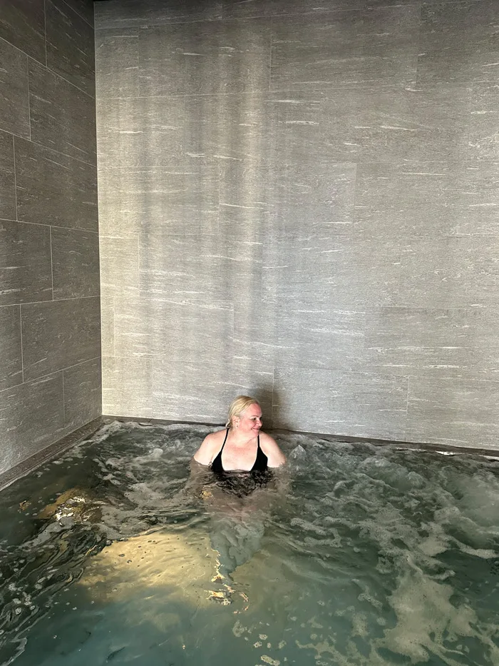 Spa Review mit ordentlich Frühlingssonne: Hotel Belvedere Locarno 33 Belvedere Spa Whirlpool Steffi