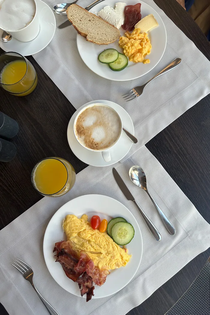 Spa Review mit ordentlich Frühlingssonne: Hotel Belvedere Locarno 48 Belvedere Zmorge Teller
