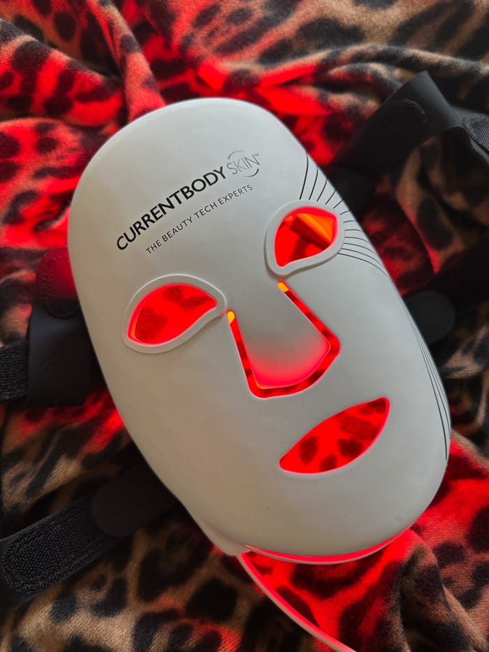 5 Gründe, warum ich immer wieder zu meiner CurrentBody Skin LED Rotlicht Therapie Gesichtsmaske greife 1 Currentbody LED Maske
