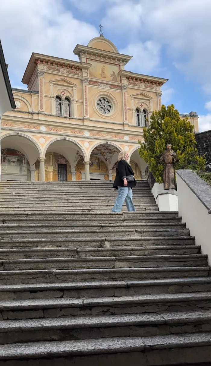 Spa Review mit ordentlich Frühlingssonne: Hotel Belvedere Locarno 57 MadonnaDelSasso Treppe