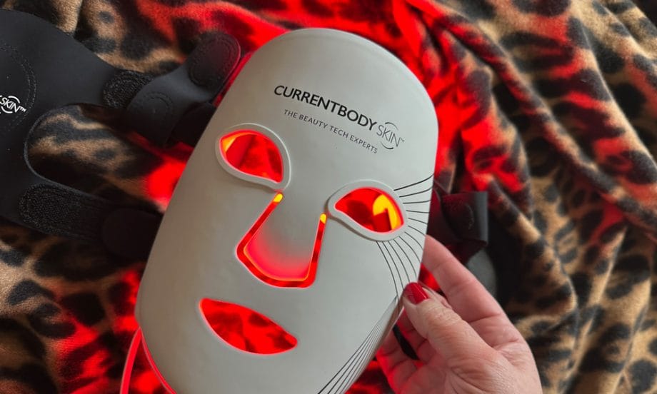 5 Gründe, warum ich immer wieder zu meiner CurrentBody Skin LED Rotlicht Therapie Gesichtsmaske greife Teaser Currentbody LED Maske