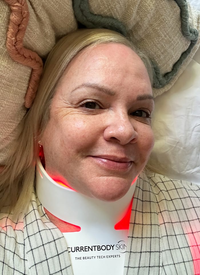 5 Gründe, warum ich immer wieder zu meiner CurrentBody Skin LED Rotlicht Therapie Gesichtsmaske greife 6 Teaser Currentbody LED Maske Steffi 3
