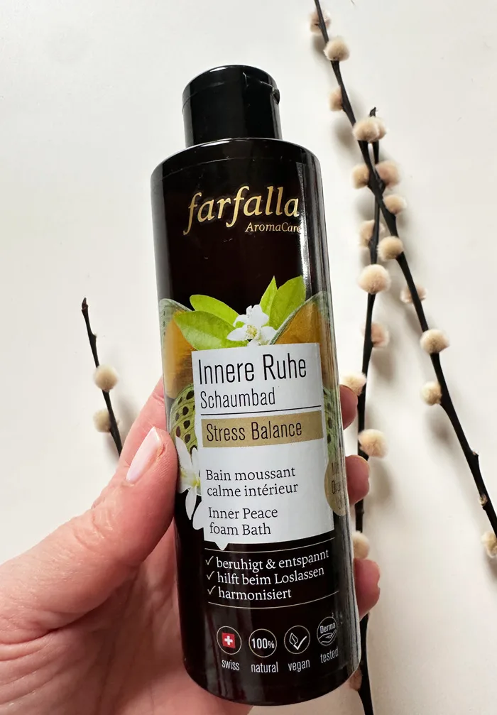Mal kurz durchatmen mit der neuen farfalla Stress Balance Linie 11 farfalla InnereRuhe Schaumbad