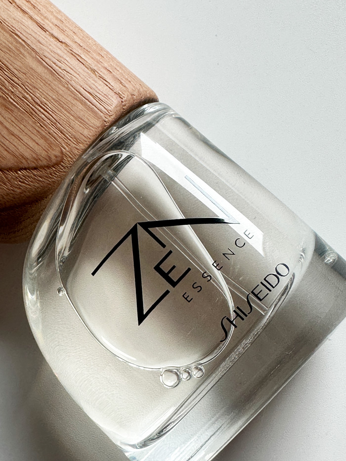 Shiseido Zen Essence: Ein Kokon für die Sinne 3 shiseido zen essence flakon closeup