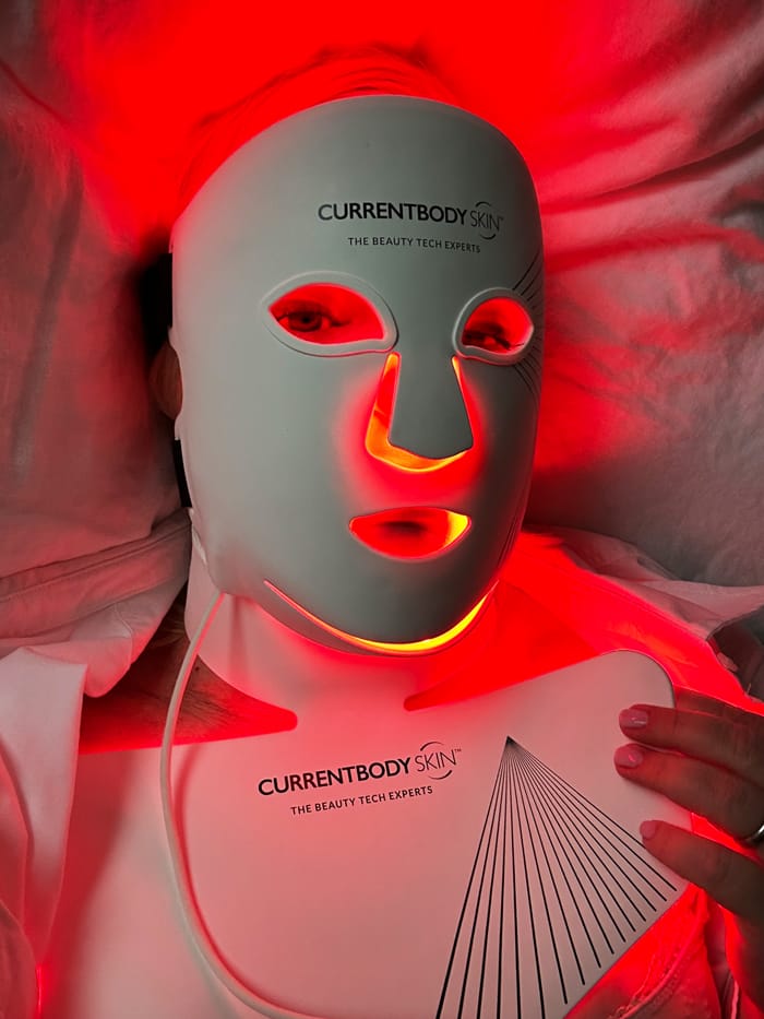 Currenbody FaceNeck Steffi Liegend