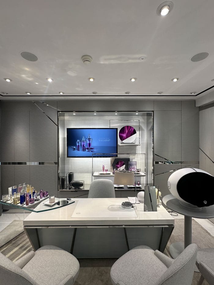 Spa Review: Maison La Prairie in Zürich 6 MaisonLaPrairie Spa Beratungscounter