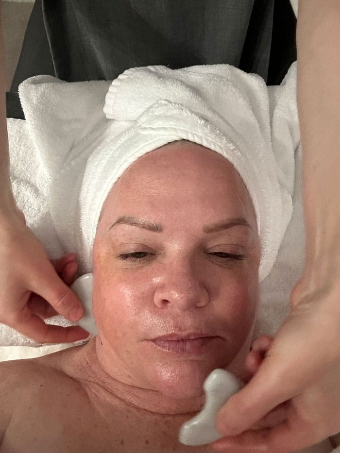 Spa Review: Maison La Prairie in Zürich 15 MaisonLaPrairie Treatment GuaSha