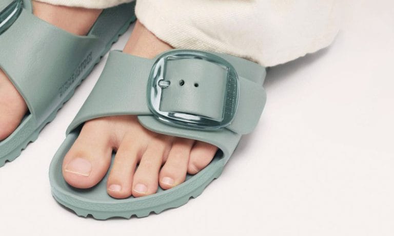 10 Must-Haves für einen schönen Hitzesommer 10 Must-haves für den Hitzesommer (Hey Pretty Beauty Magazin Schweiz) – Image credit: Birkenstock