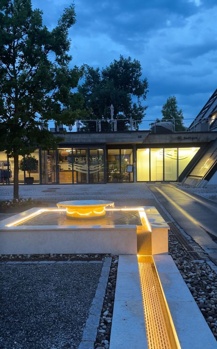 Deltapark Spa EingangAbend
