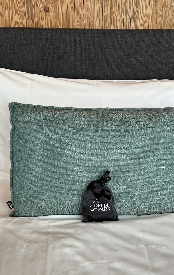 Deltapark Zimmer Bett Detail