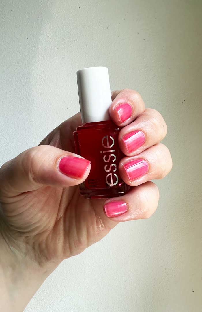 Glass Nails oder Jelly Nails? Wir testen den Transparent-Nagellack-Trend 4 Essie GlassNails FullBlown Swatch