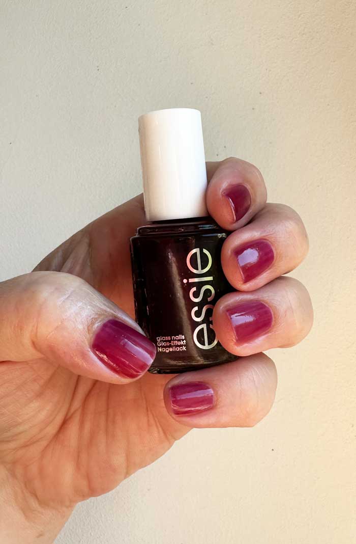 Glass Nails oder Jelly Nails? Wir testen den Transparent-Nagellack-Trend 6 Essie GlassNails HalfFull Swatch
