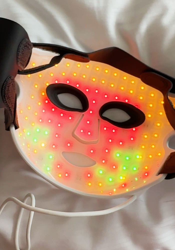 Was die CurrentBody LED Lichttherapie Maske: 3. Generation anders macht 7 Currentbody LED 3Gen Calm Leds Closeup