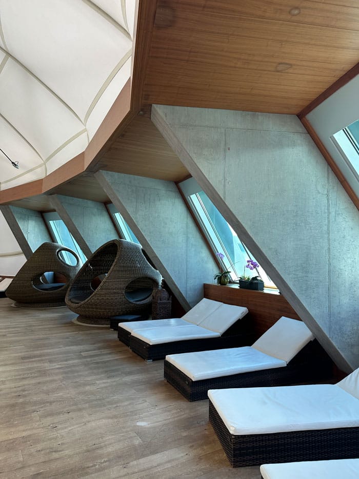 Der perfekte Wellness-Tag im Tessin: Auf ins Splash & Spa Tamaro! 8 Splash Spa Kunst Ruheraum