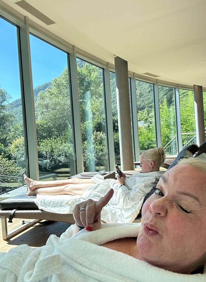 Der perfekte Wellness-Tag im Tessin: Auf ins Splash & Spa Tamaro! 14 Splash Spa SteffiLily Liegen