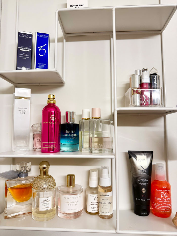 Show Me Your Badezimmerschränkli: Jelena Pfister 5 Jelena Parfum Schraenkli