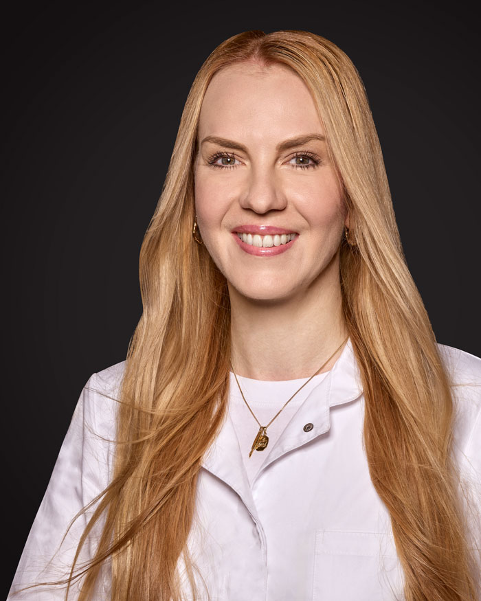 Show Me Your Badezimmerschränkli: Jelena Pfister 1 Jelena Portrait