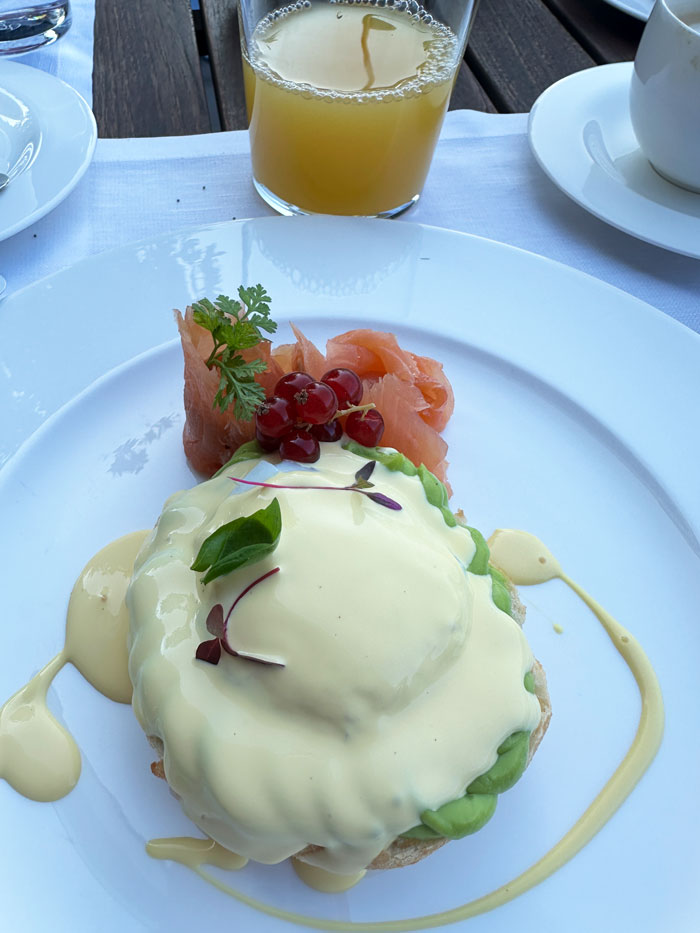 Wellness-Auszeit in Lugano in den Swiss Diamond Hotels 43 LaRomantica Essen Zmorge EggsBenedict
