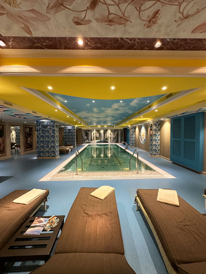Wellness-Auszeit in Lugano in den Swiss Diamond Hotels 9 LakeLugano Spa Pool Indoor 1